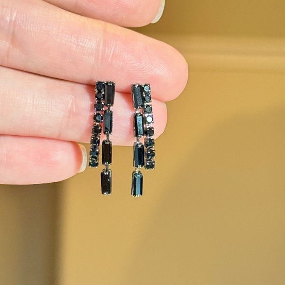 Elegant Black Crystal Earrings - Picture 3 of 8